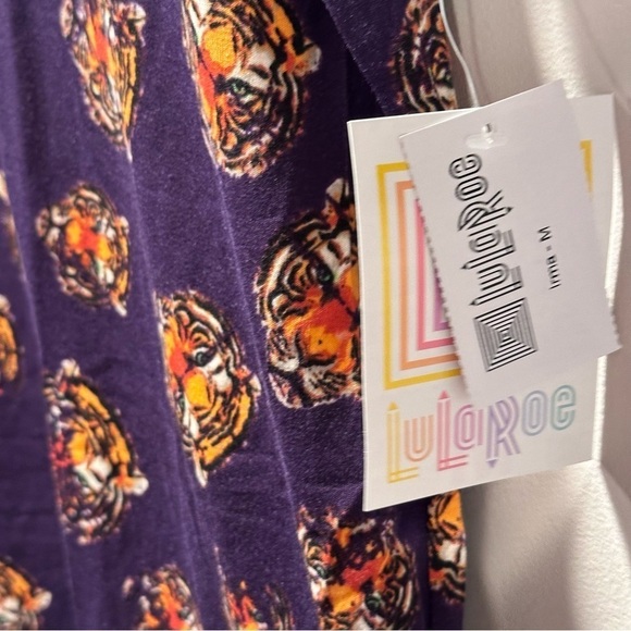 NEW LulaRoe Irma Mid-Sleeve Stretchy High-Low Tunic Top Loose Fit Modest Tigers - Picture 7 of 17